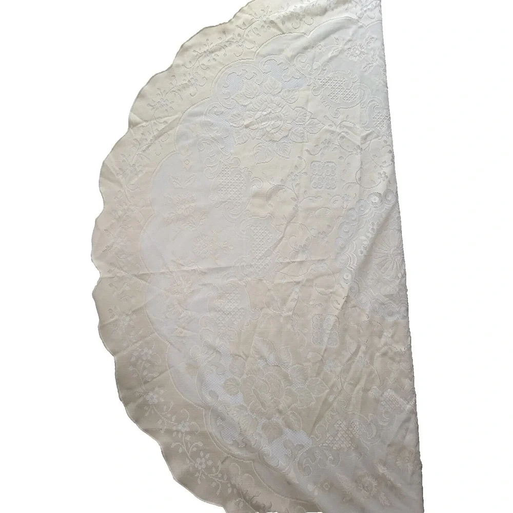 Vintage Cream Oval Lace Tablecloth 67